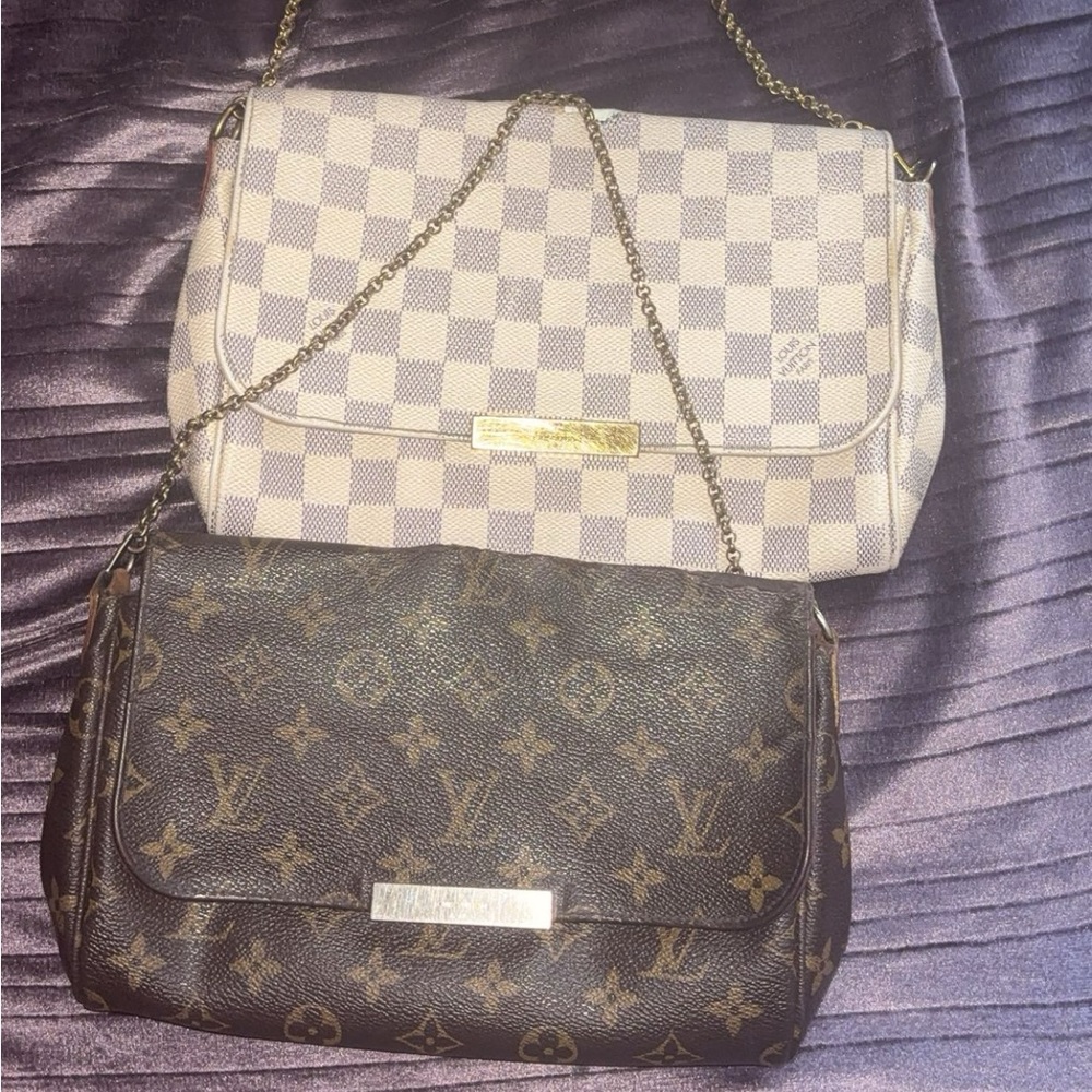 Lot of two authentic logos bottom favorite bags
